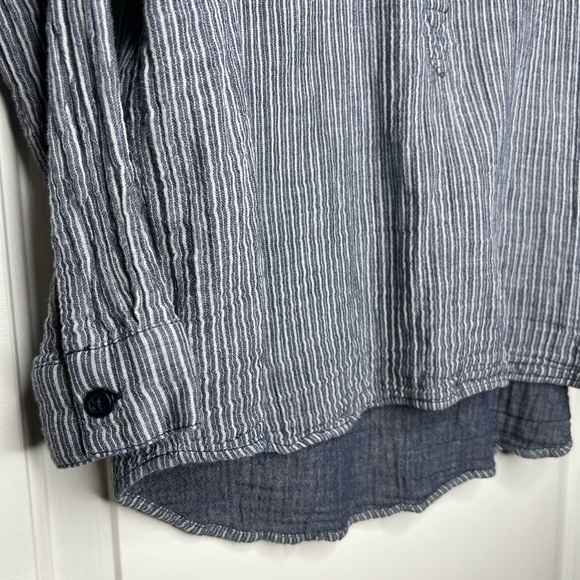 BeachLunchLounge blue Striped Top size large - Picture 3 of 7